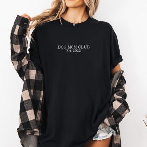 Dog Mom Club Shirt, Custom Year Dog Mom T-Shirt, Minimalist Dog Lover Tee, Personalized Pet Mom Gift for Women